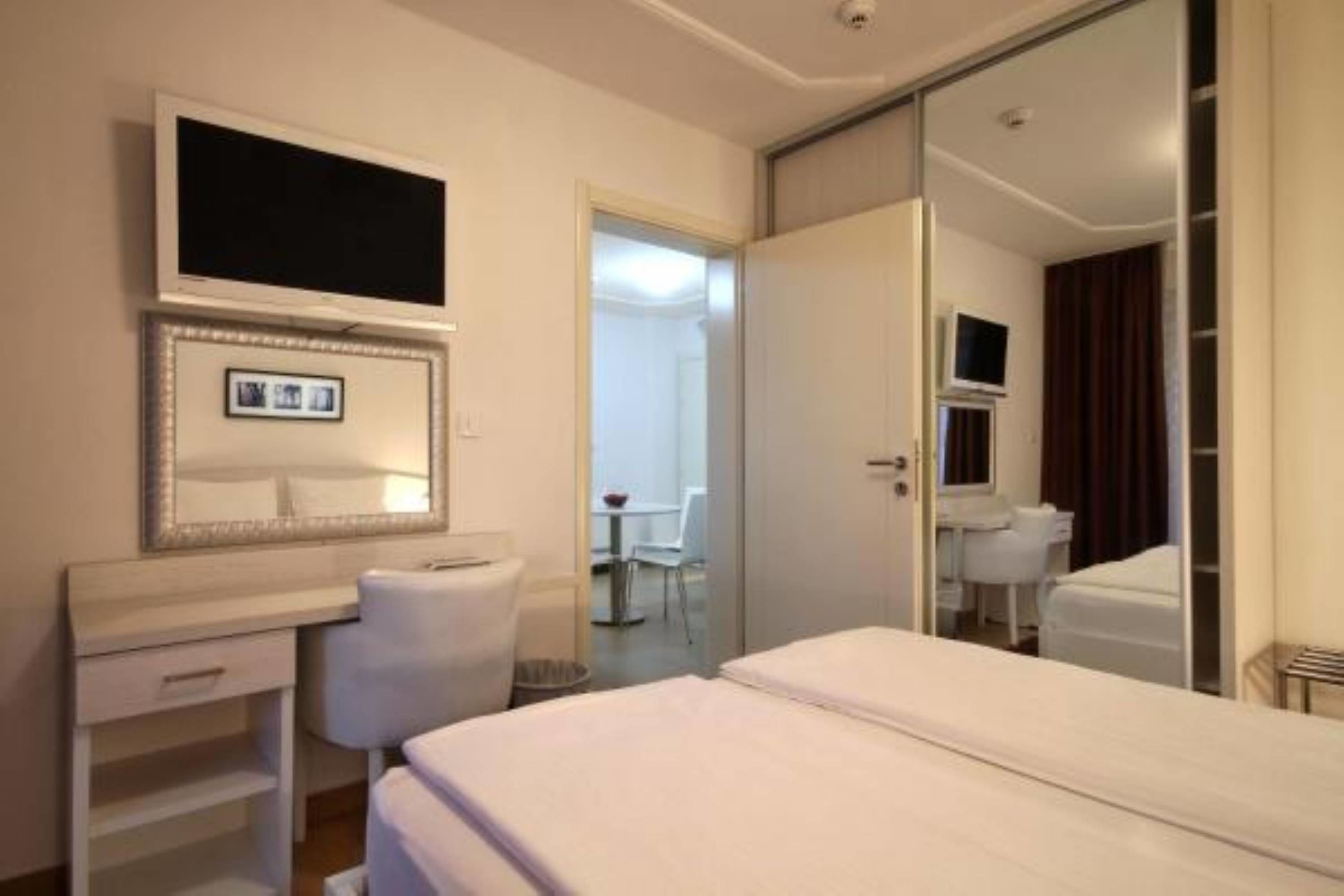 comfort apartment | select comfort beds, in-room safe, individually decorated