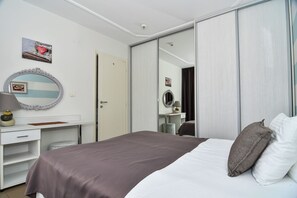 One-Bedroom Apartment with Balcony