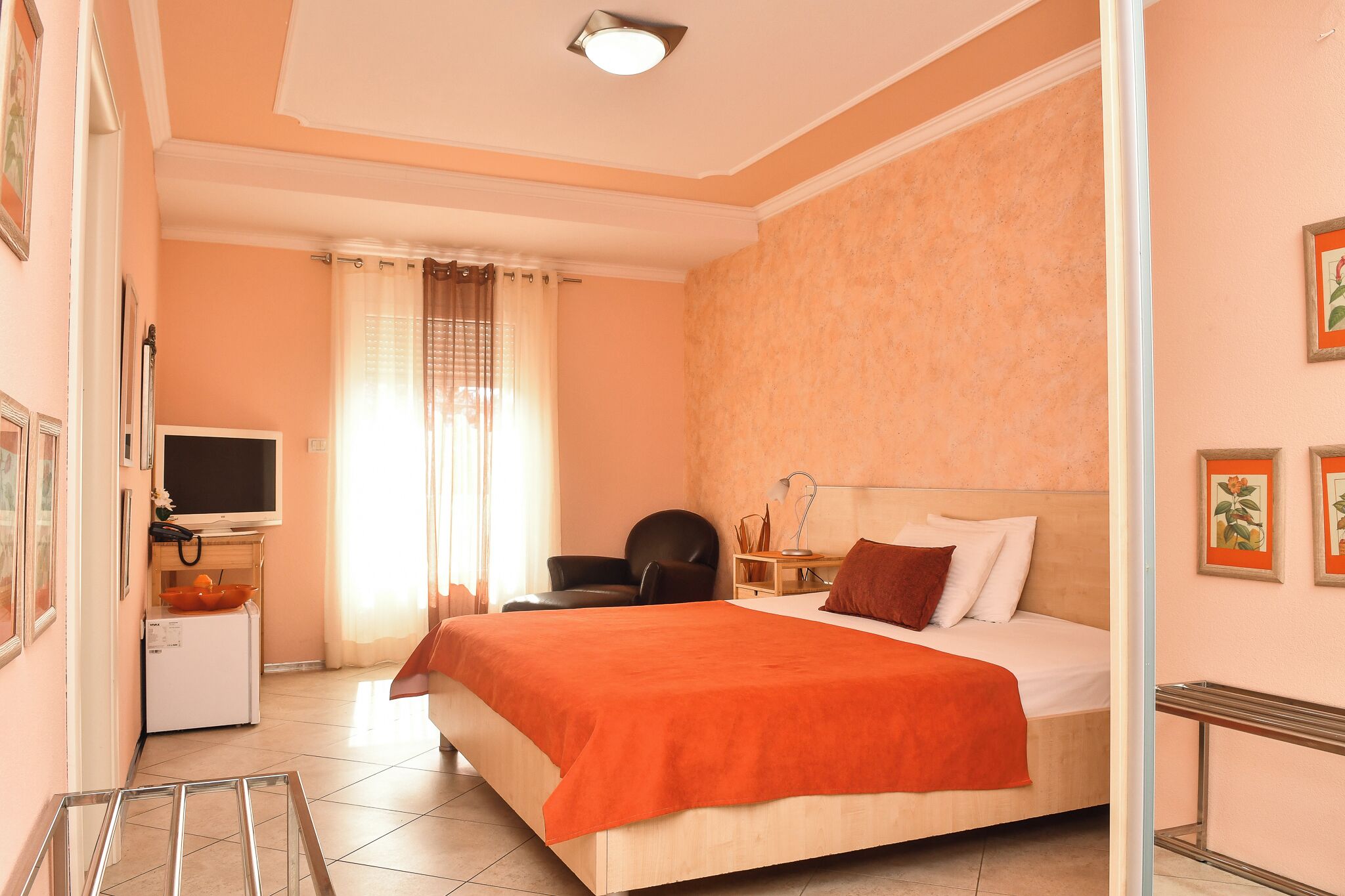 Quarto quádruplo família, terraço | Camas Select Comfort, cofres nos quartos, individualmente decorados