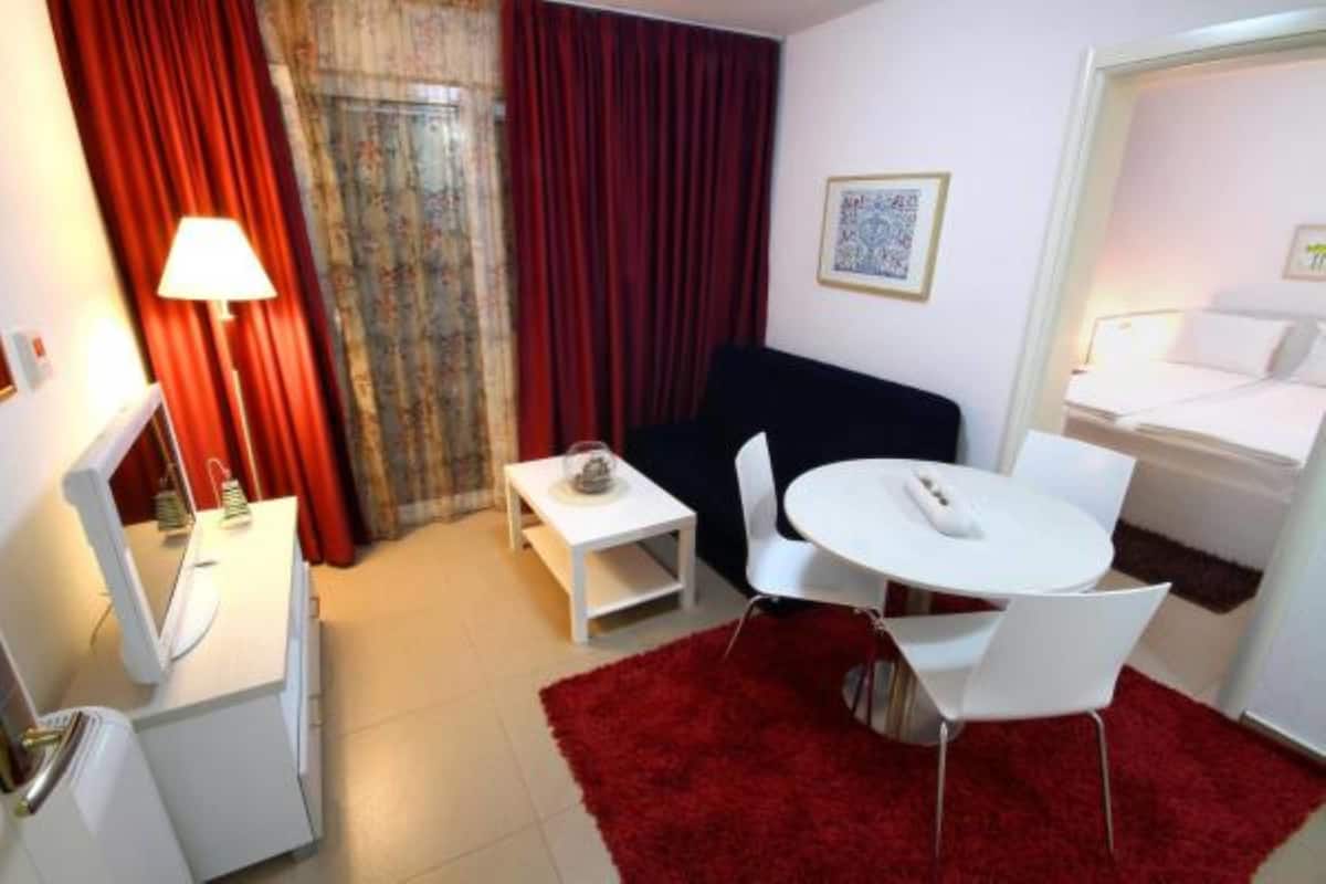 Select Comfort beds, in-room safe, individually decorated