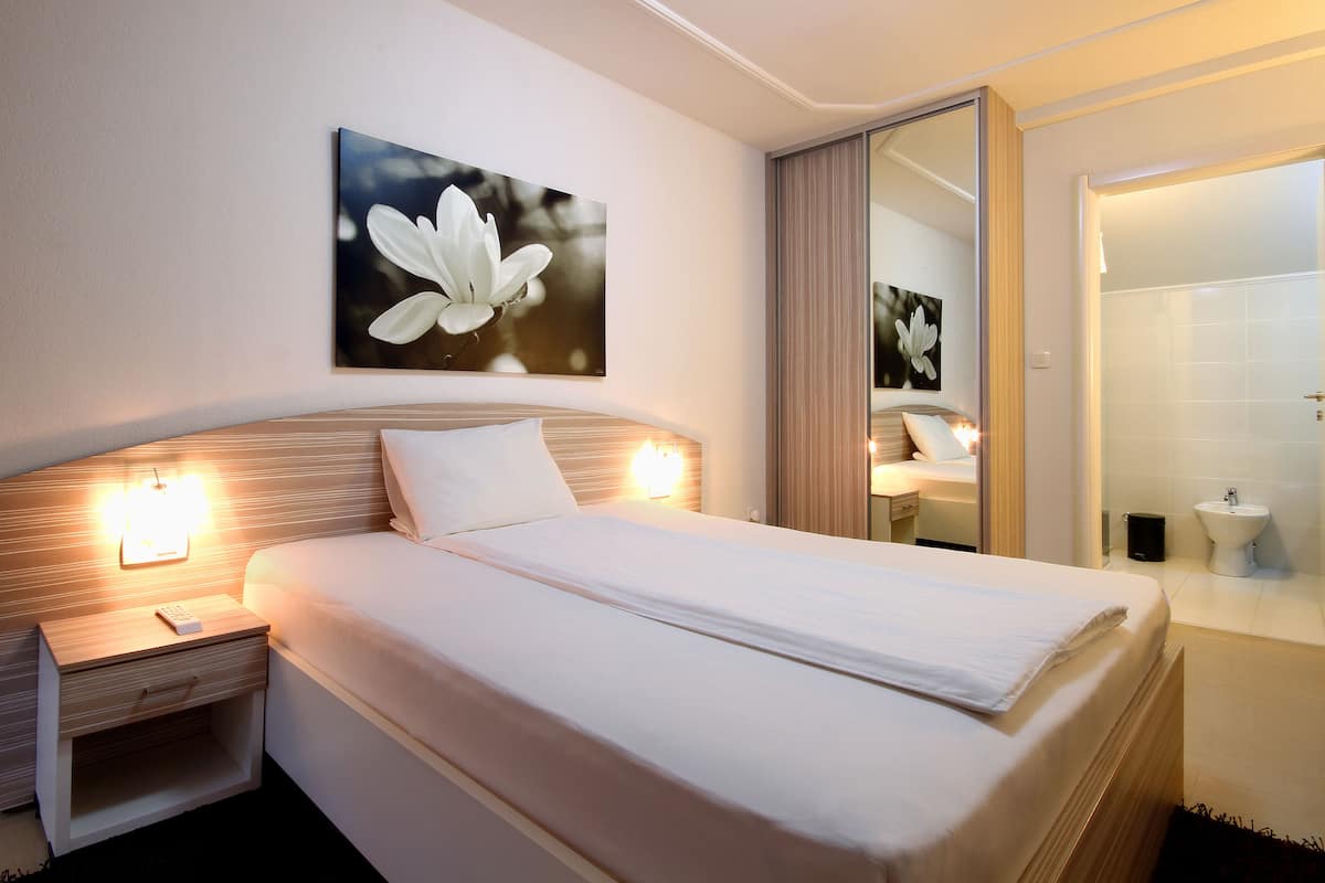 select comfort beds, in-room safe, individually decorated