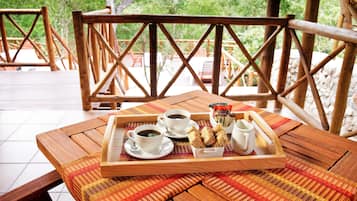 Luxury Chalet (Bush) | Terrace/patio