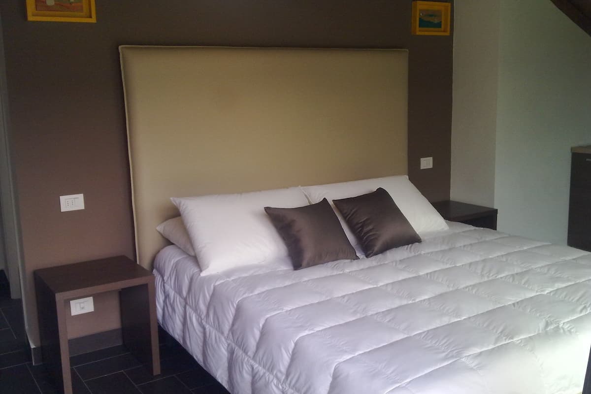 in-room safe, blackout curtains, soundproofing, free wifi