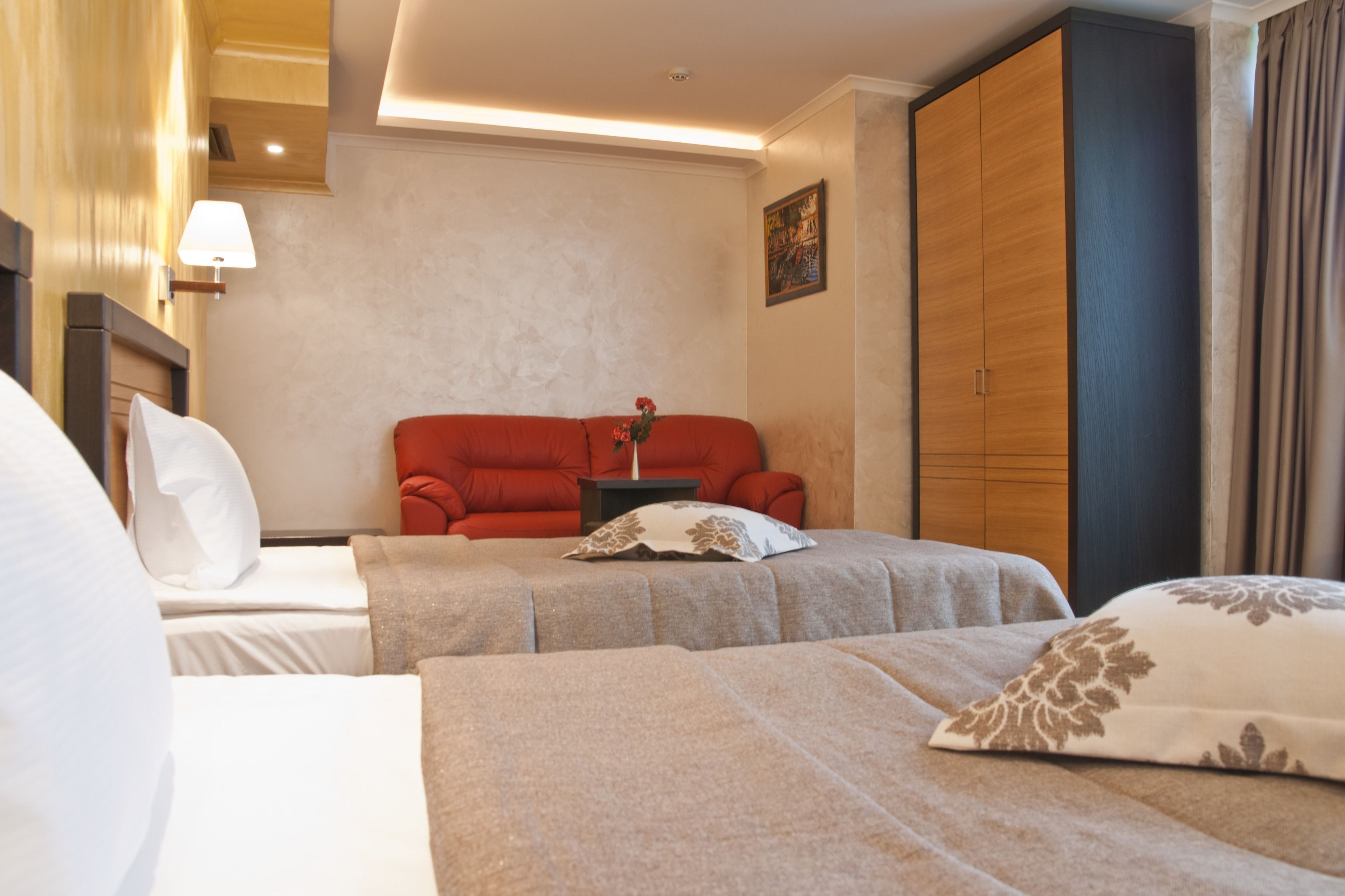 deluxe twin room | premium bedding, minibar, in-room safe, individually decorated