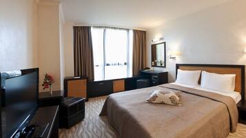 Camera doppia | Biancheria da letto di alta qualità, minibar, una cassaforte in camera