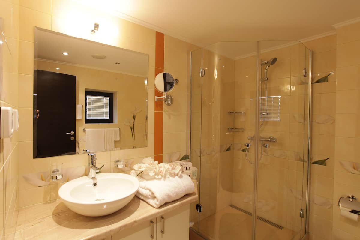 standard apartment | bathroom | shower, free toiletries, hair dryer, towels