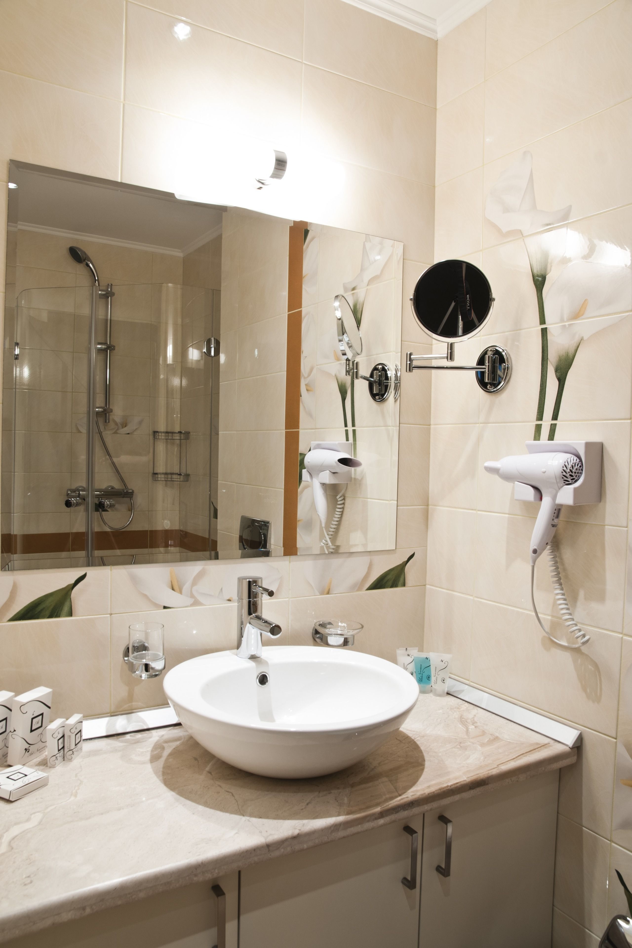 double room | bathroom | shower, free toiletries, hair dryer, towels