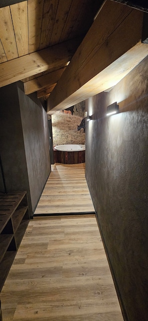 Junior Suite | Individually decorated, individually furnished, desk, laptop workspace - Crimea Wine Hotel (Chiavenna)