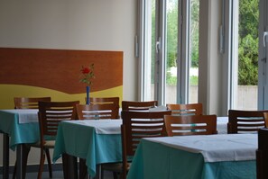 Desayuno buffet incluido todos los días 