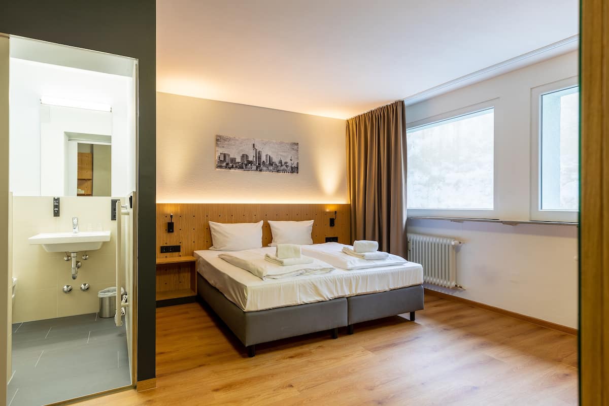 King Room | Luxe beddengoed, pillowtop-bedden, een kluis op de kamer, een bureau