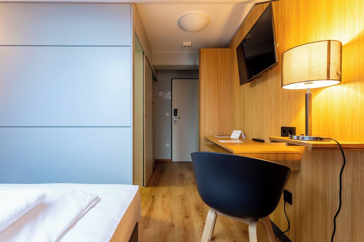 Premium bedding, pillowtop beds, in-room safe, desk
