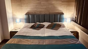 Bureau, fer et planche à repasser, Wi-Fi gratuit, draps fournis