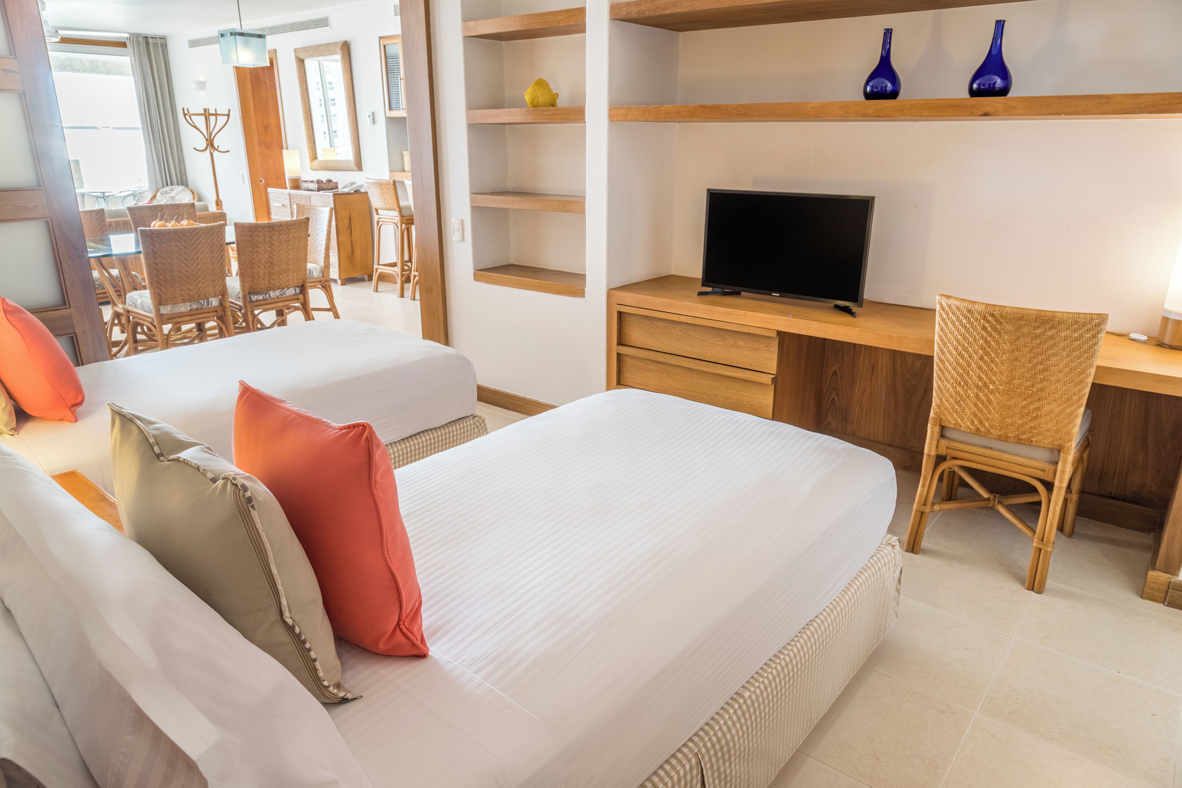 premium bedding, down duvets, in-room safe, desk