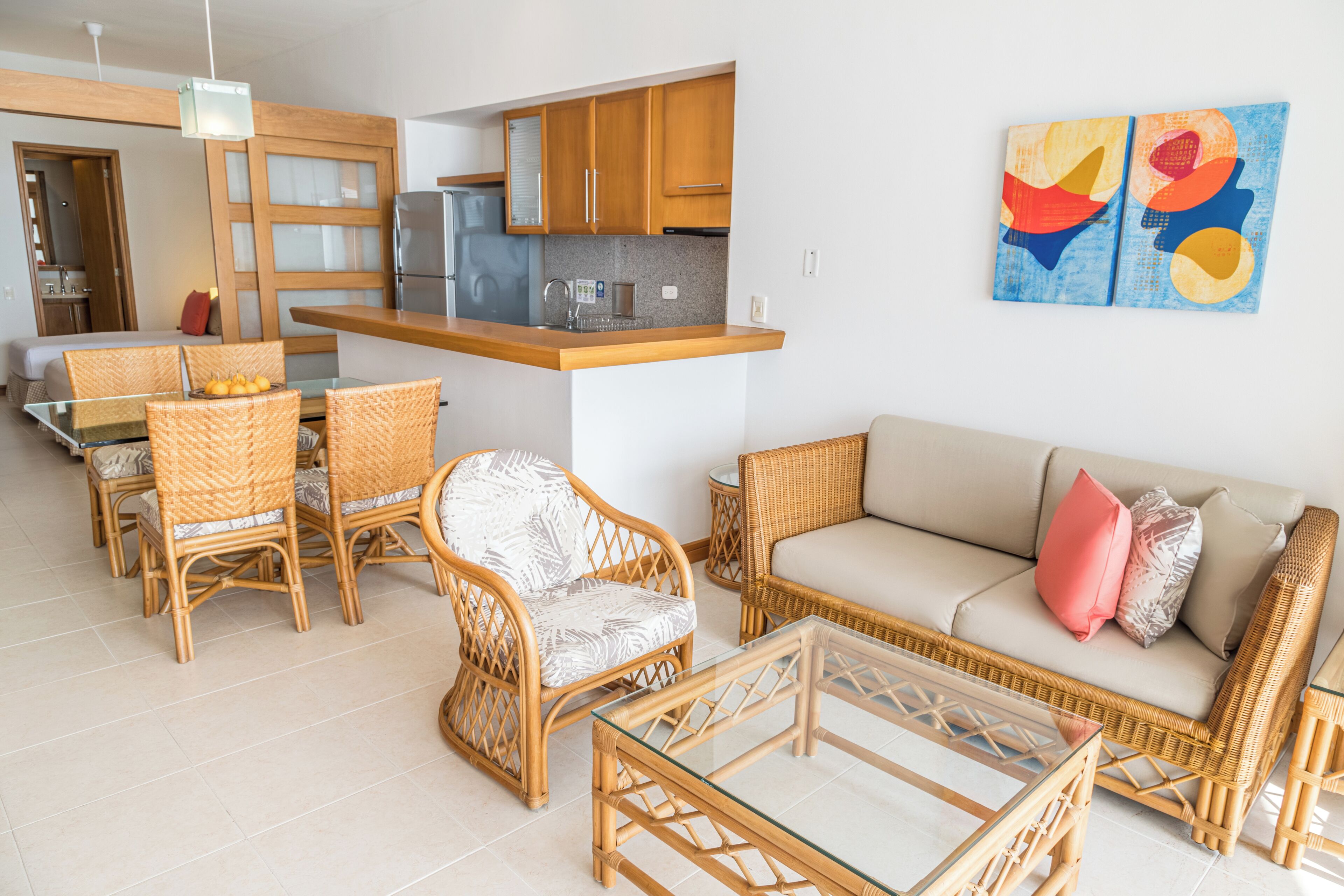 suite, 2 bedrooms | living area | 40-inch lcd tv with cable channels