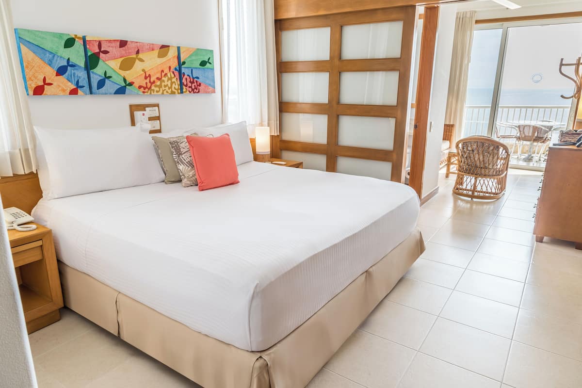 Junior Suite | Premium bedding, down comforters, in-room safe, desk