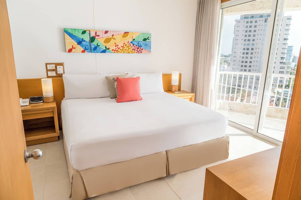 Premium bedding, down comforters, in-room safe, desk