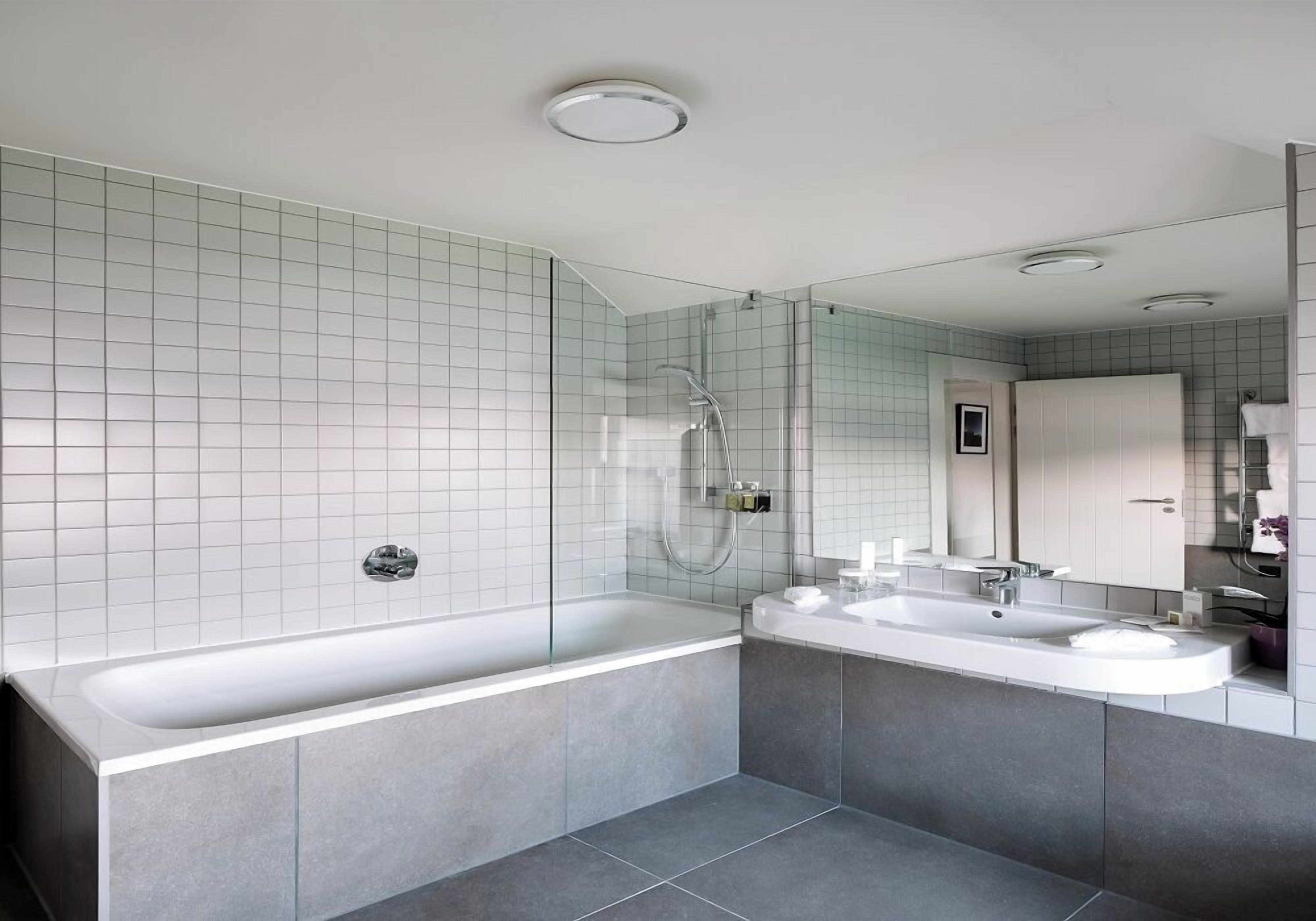 combined shower/bathtub, free toiletries, hair dryer, bathrobes