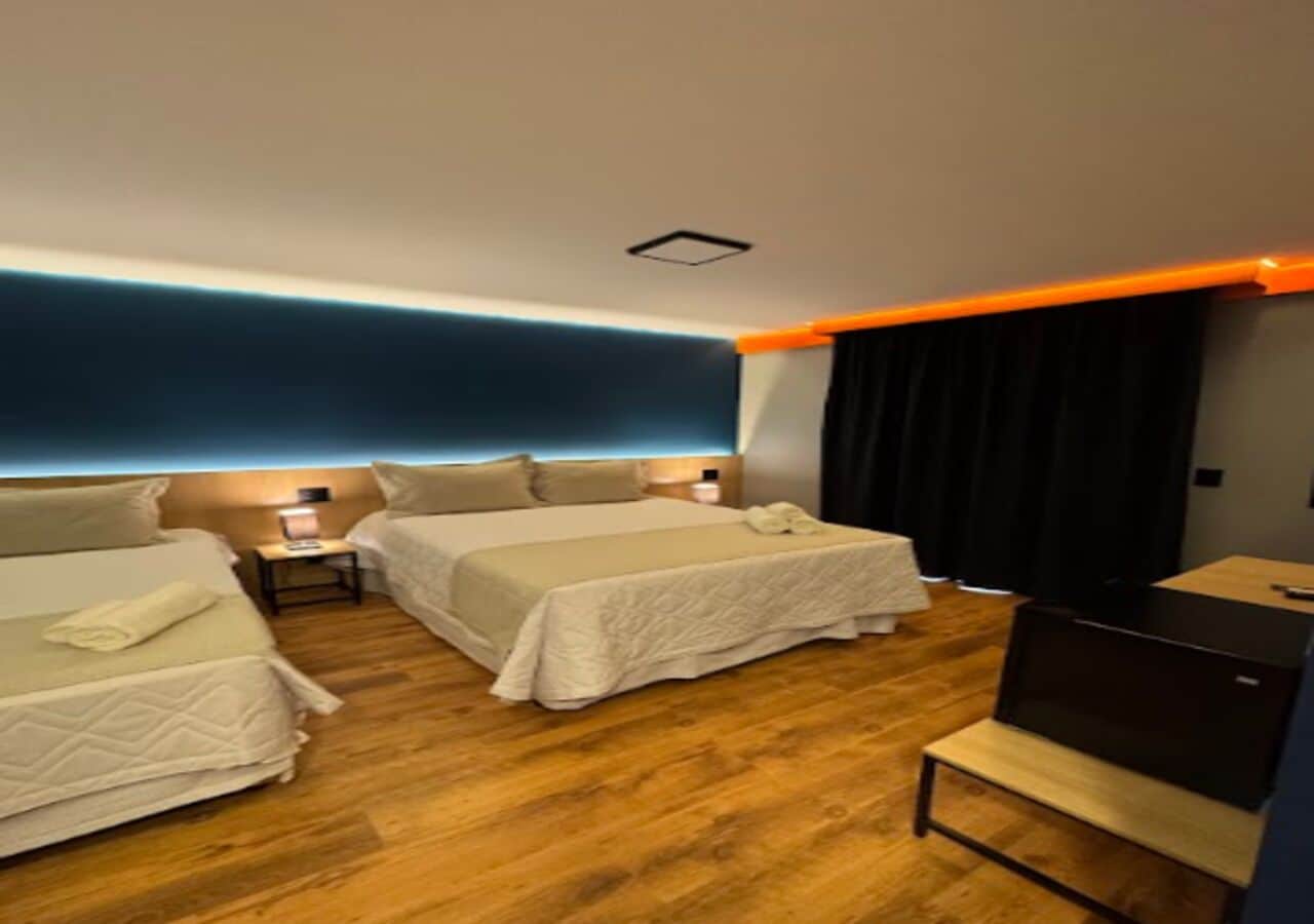 Deluxe kamer | Lakens van Egyptisch katoen, een minibar, een kluis op de kamer