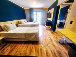 Quarto superluxo | Roupas de cama de algodão egípcio, frigobar, cofres nos quartos