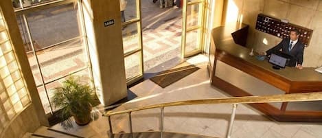 Pintu masuk interior