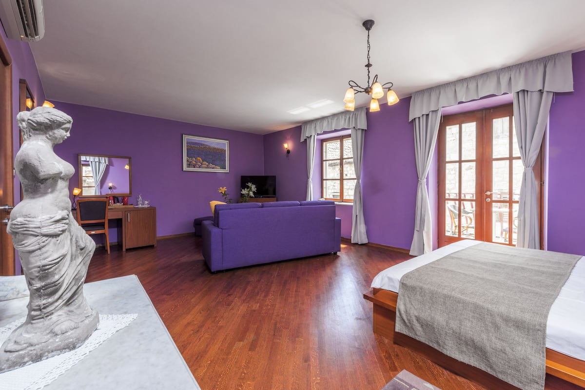 junior suite, 1 bedroom, non smoking, private bathroom | egyptian cotton sheets, premium bedding, down duvets, memory-foam beds