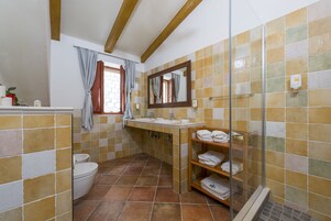 Suite familiar, 2 habitaciones, vistas a la ciudad | Sábanas de algodón egipcio y ropa de cama de alta calidad
