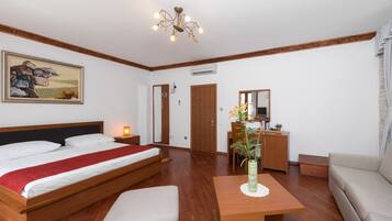 Junior Suite, 1 Bedroom, Non Smoking, Private Bathroom | Balcony