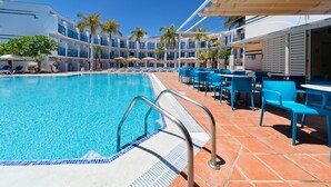 A hotel pool area with a clear blue pool, sun loungers, and umbrellas. - BLUESEA Jandia Luz (Pajara)