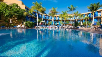 Outdoor pool, open 10:00 AM to 6:00 PM, pool umbrellas, pool loungers