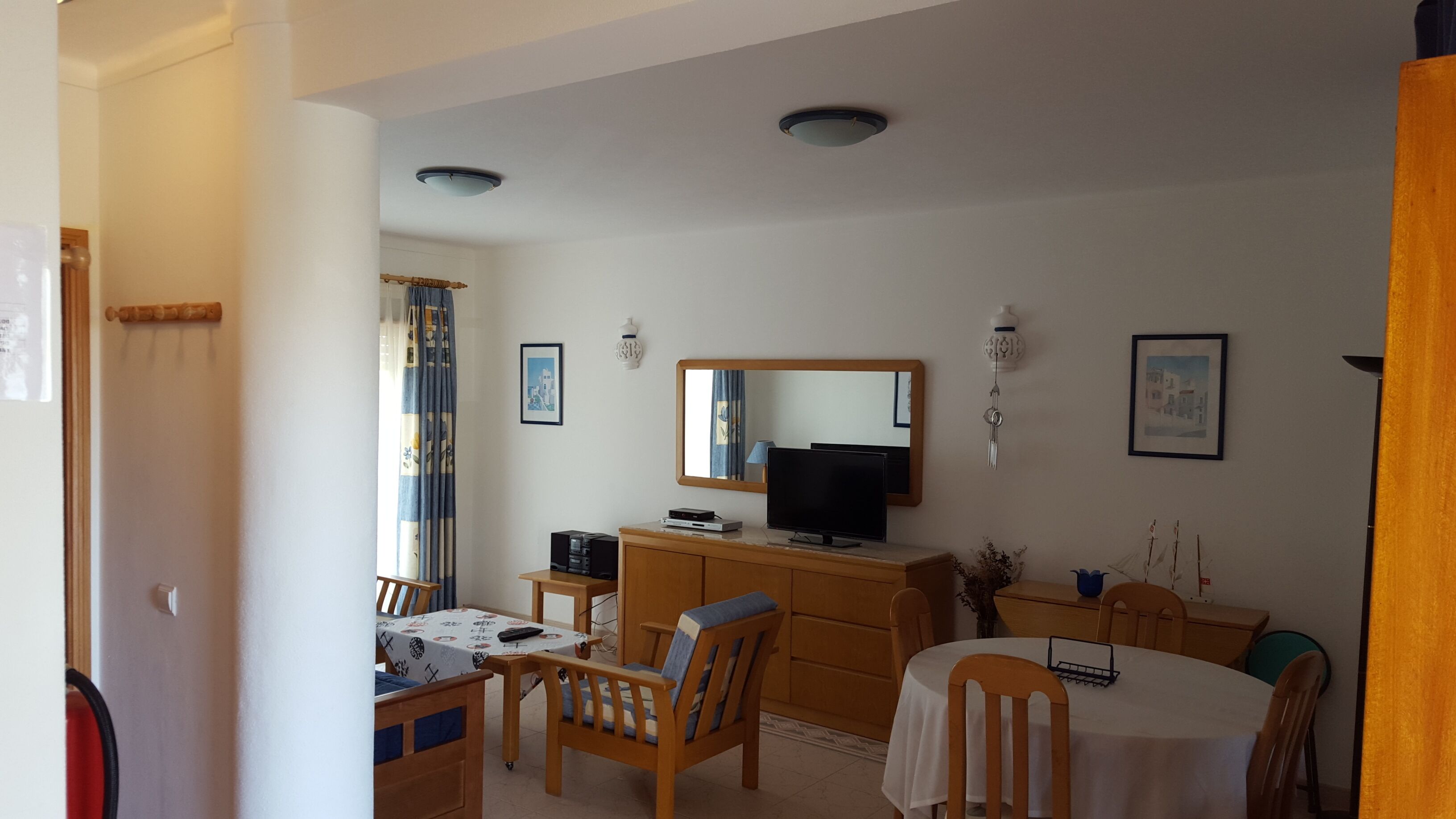 Appartement, 1 chambre | Coin séjour | Télévision à écran plat de 28 pouces avec chaînes par câble, télévision