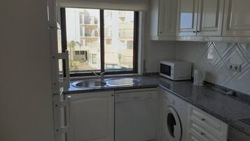 Apartment, 2 Schlafzimmer | Eigene Küche | Großer Kühlschrank, Mikrowelle, Ofen, Herdplatte