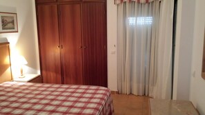Apartamento, 2 quartos | 1 quarto, individualmente decorados, individualmente mobiliados