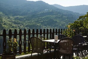 Lobby sitting area - Aroma Dryos Eco & Design Hotel (Metsovo)