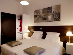 Twin Room | Soundproofing, free WiFi, bed sheets - THC Latina Hostel (Madrid)
