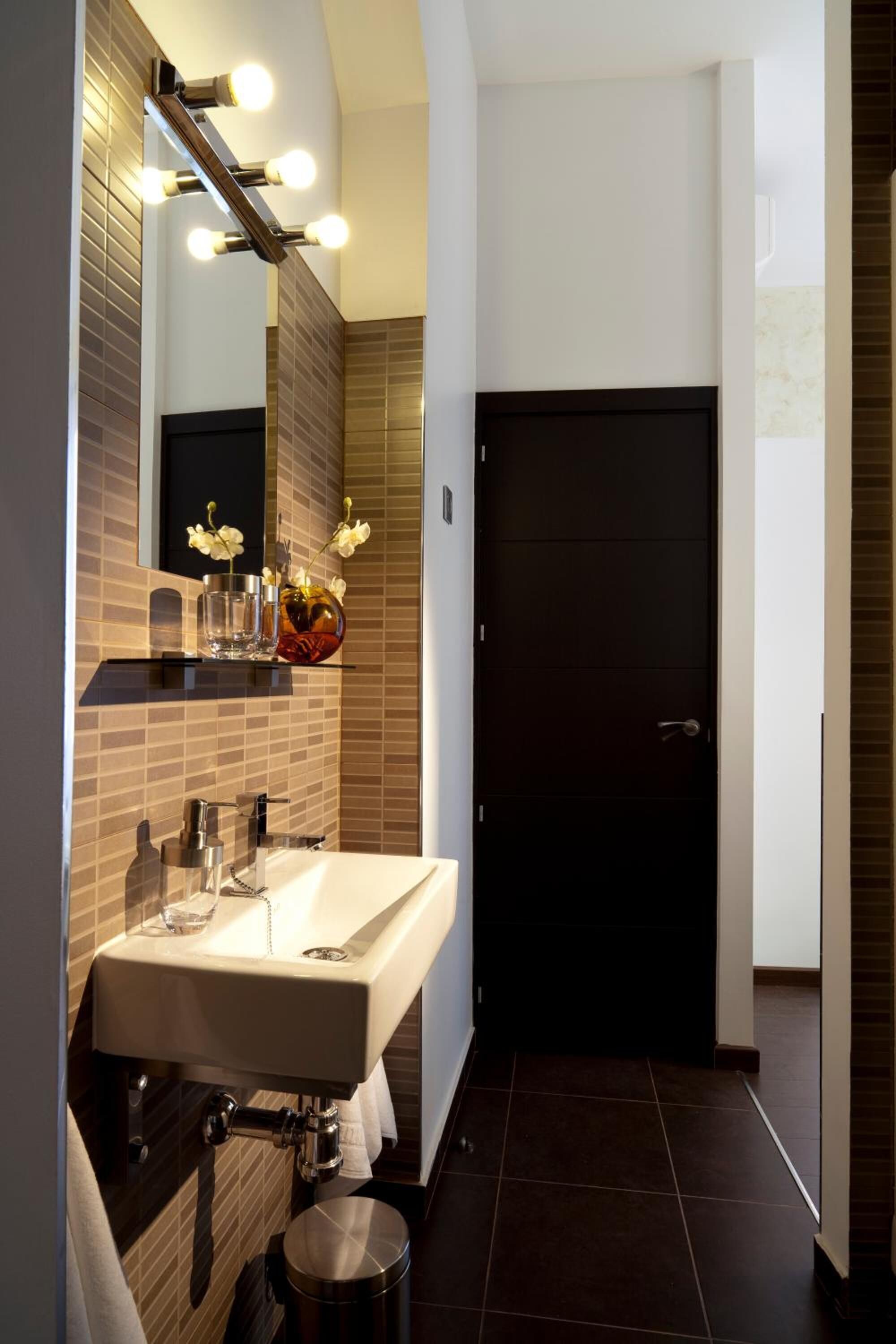 Een douche, gratis toiletartikelen, een haardroger, handdoeken