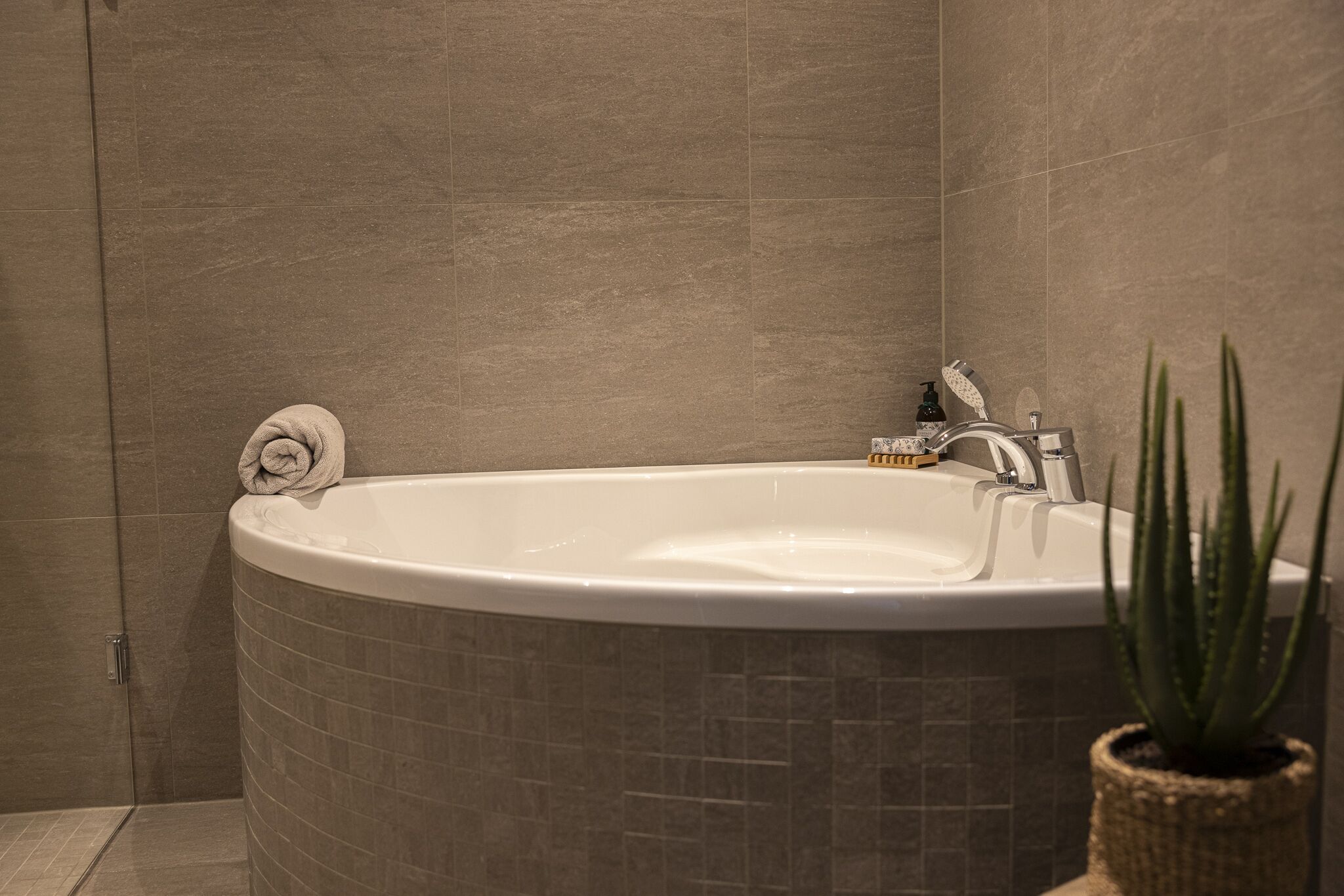 junior studio suite | bathroom | free toiletries, towels