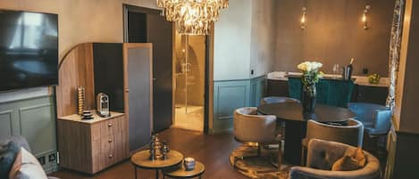 Studio Suite Junior | Ruang keluarga | TV layar datar