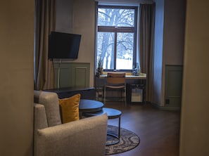 Quarto quádruplo família, 1 cama de casal e sofá-cama | Roupas de cama premium, camas com colchões pillow-top, Wi-Fi de cortesia