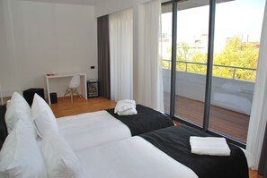 Egyptian cotton sheets, premium bedding, memory foam beds, minibar - Sarroglia (Bucharest)