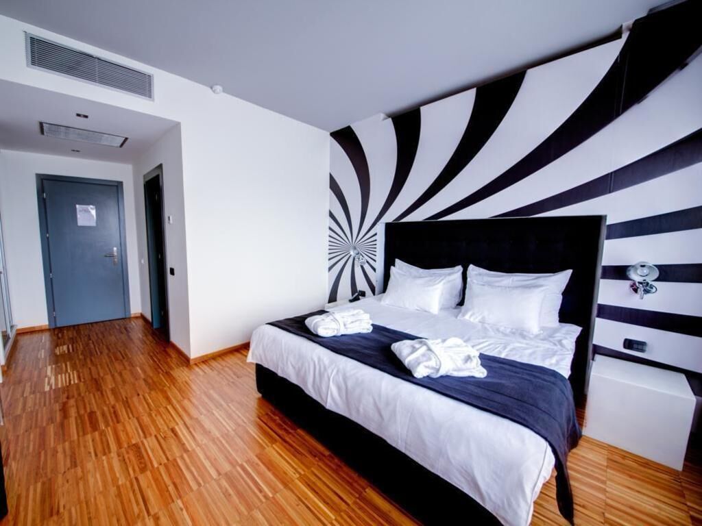 埃及棉床单、高档床上用品、记忆海绵床垫、迷你吧