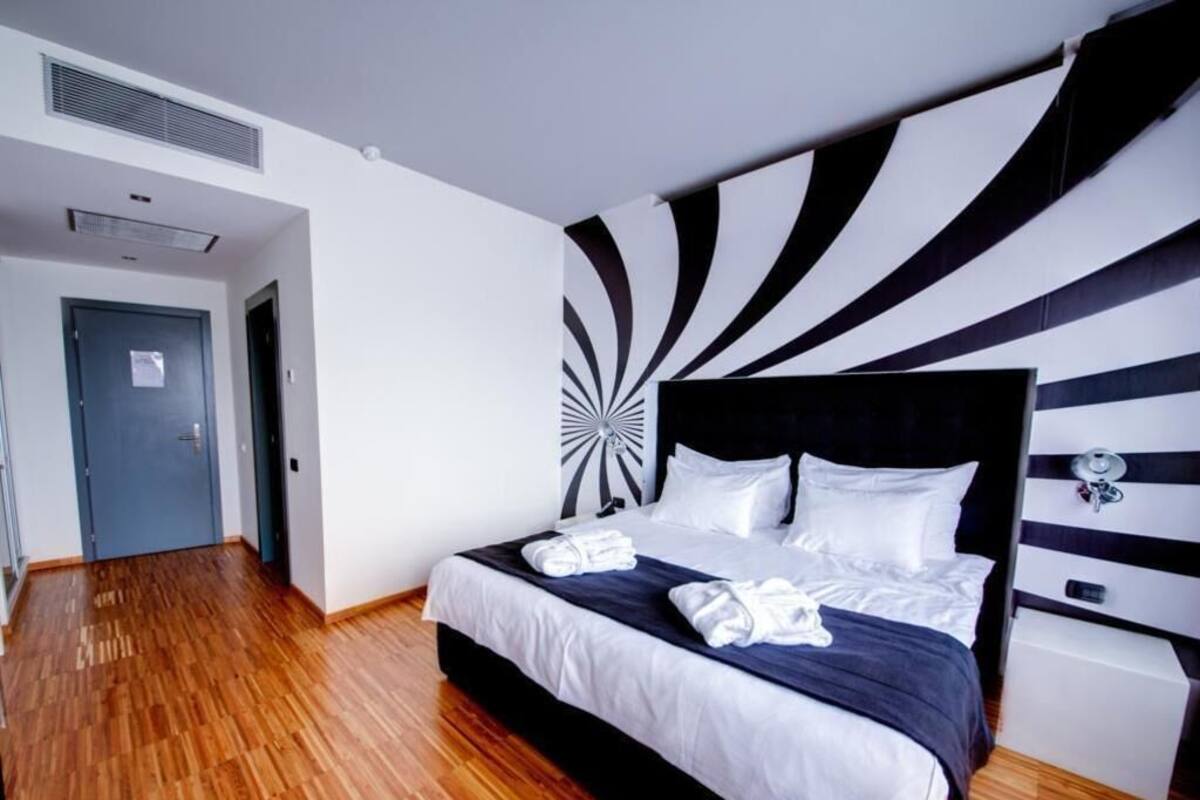 埃及棉床单、高档床上用品、记忆海绵床垫、迷你吧