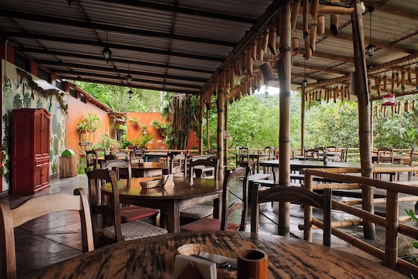 Breakfast, lunch, dinner served; al fresco dining