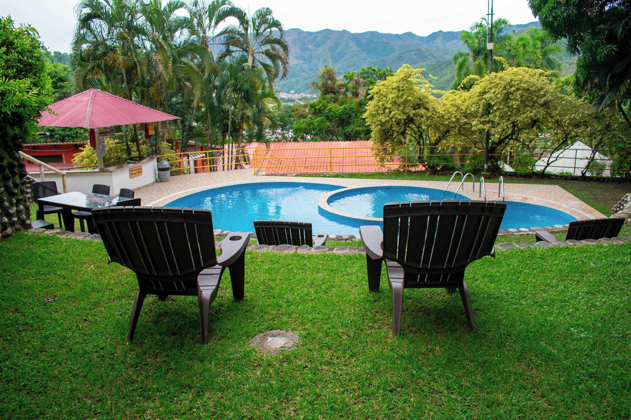 Hồ bơi ngoài trời 