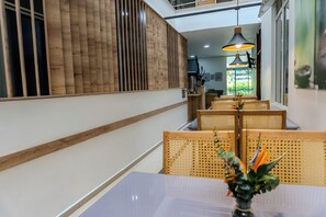 Breakfast, lunch and dinner served - Hotel Alcaravan Medellín (Itagüí)
