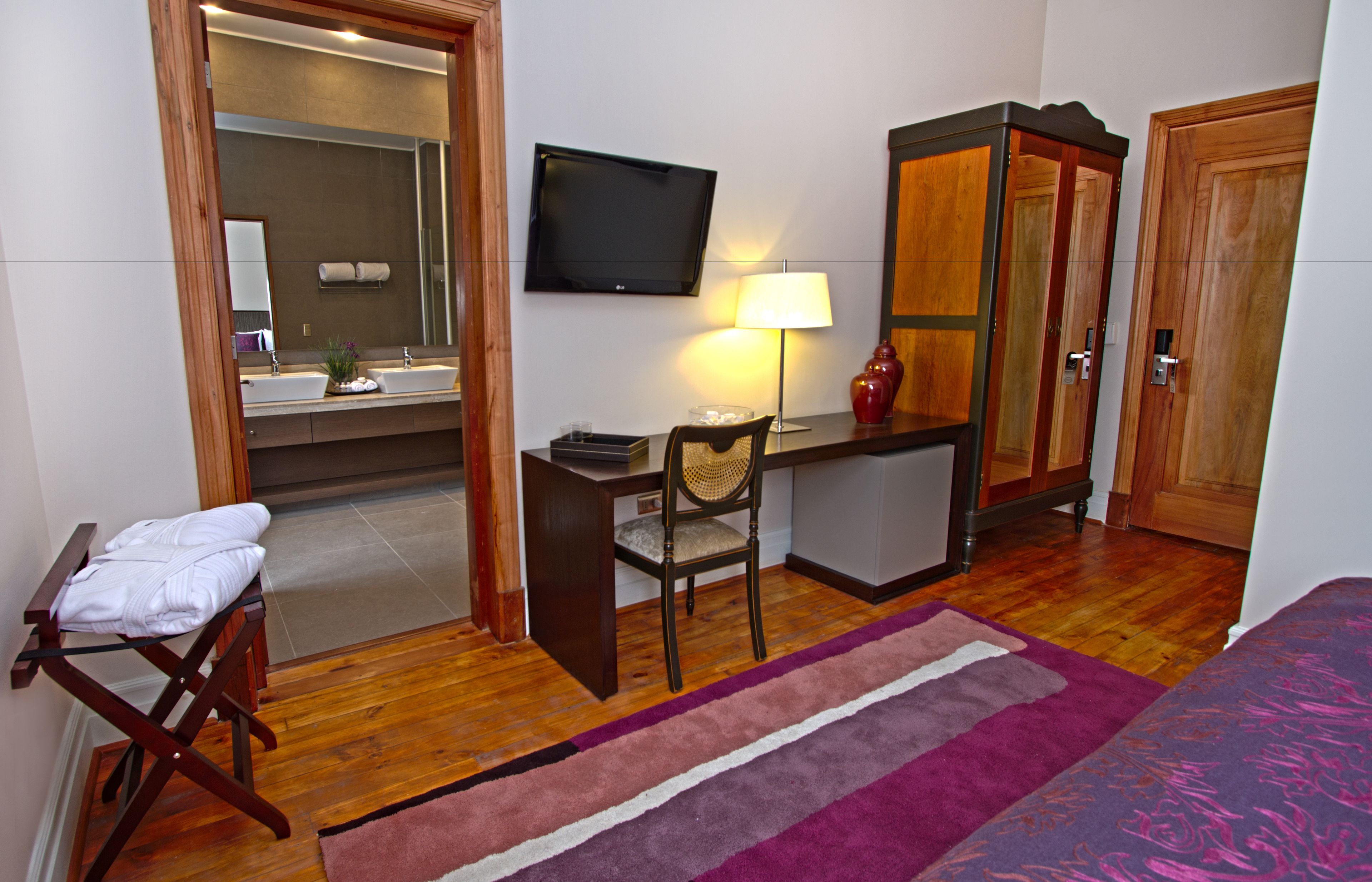 deluxe room | premium bedding, down duvets, pillow-top beds, minibar