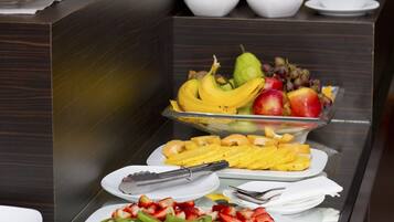 Free daily buffet breakfast