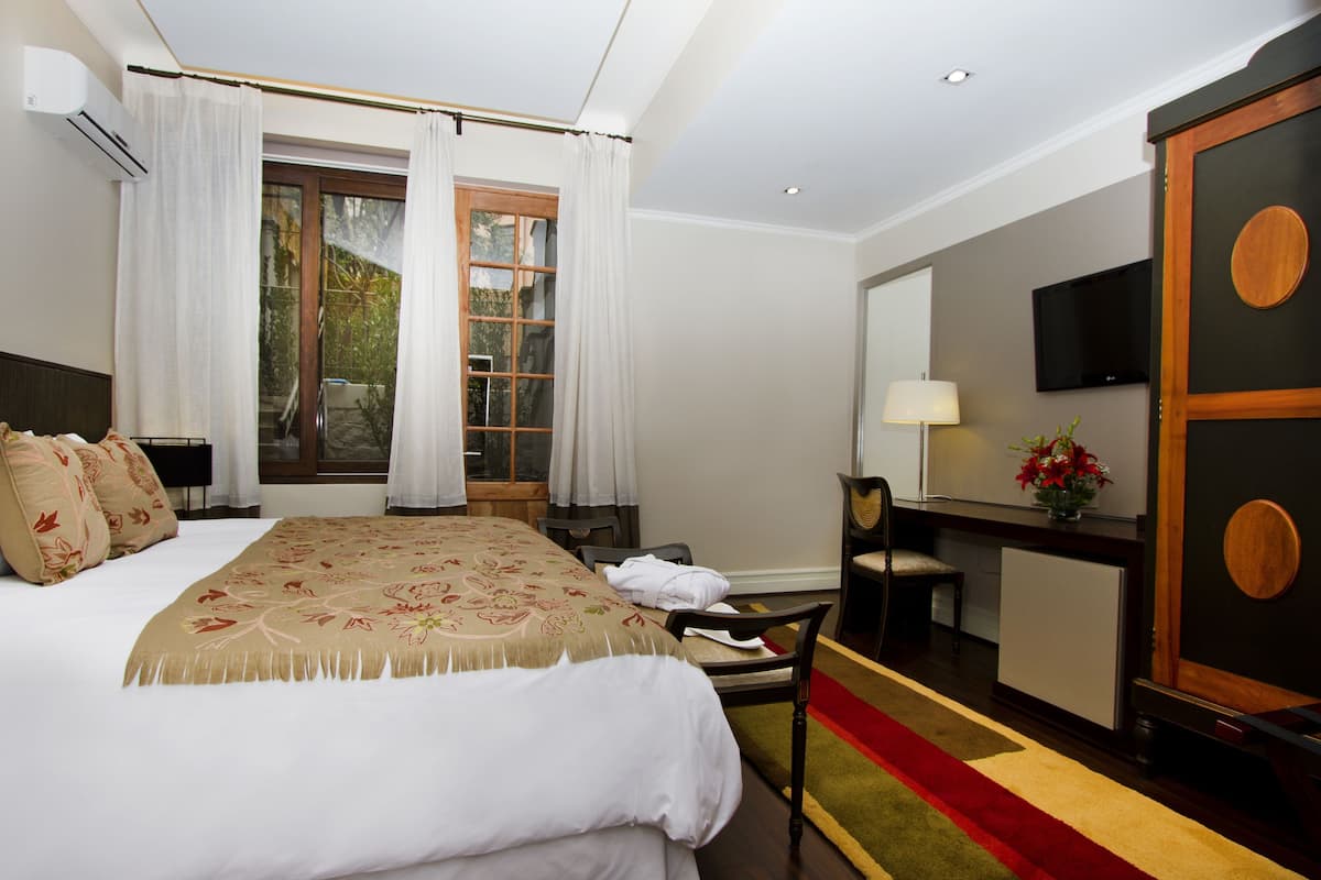 Ropa de cama de alta calidad, edredón, camas con pillow-top y minibar