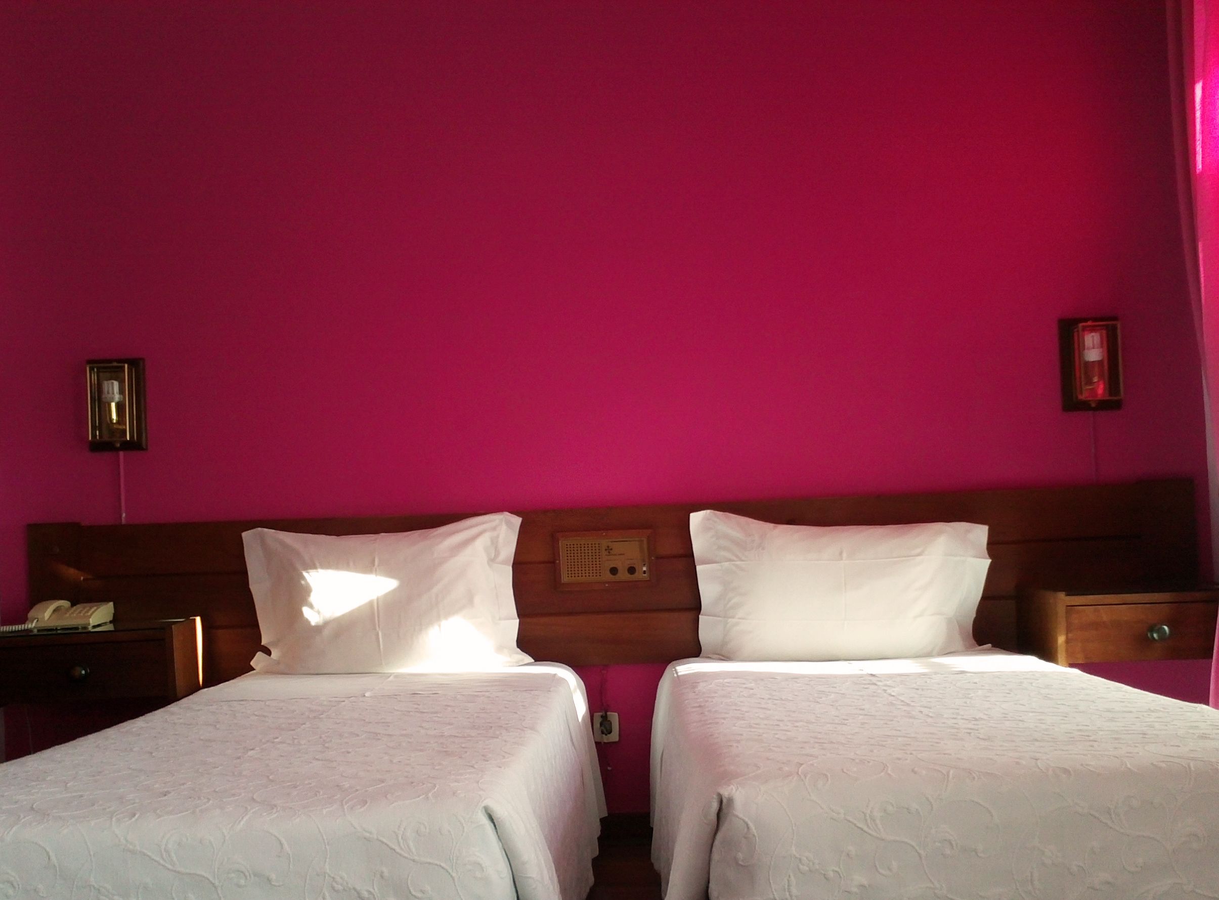 standard room | in-room safe, desk, free cots/infant beds, rollaway beds