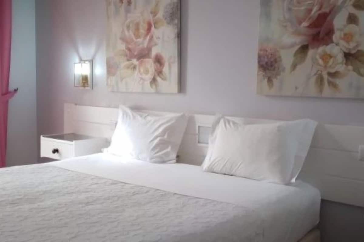 In-room safe, desk, cribs (free), rollaway beds (surcharge)
