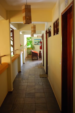 Chambre Double, vue mer | Coffres-forts dans les chambres, draps fournis